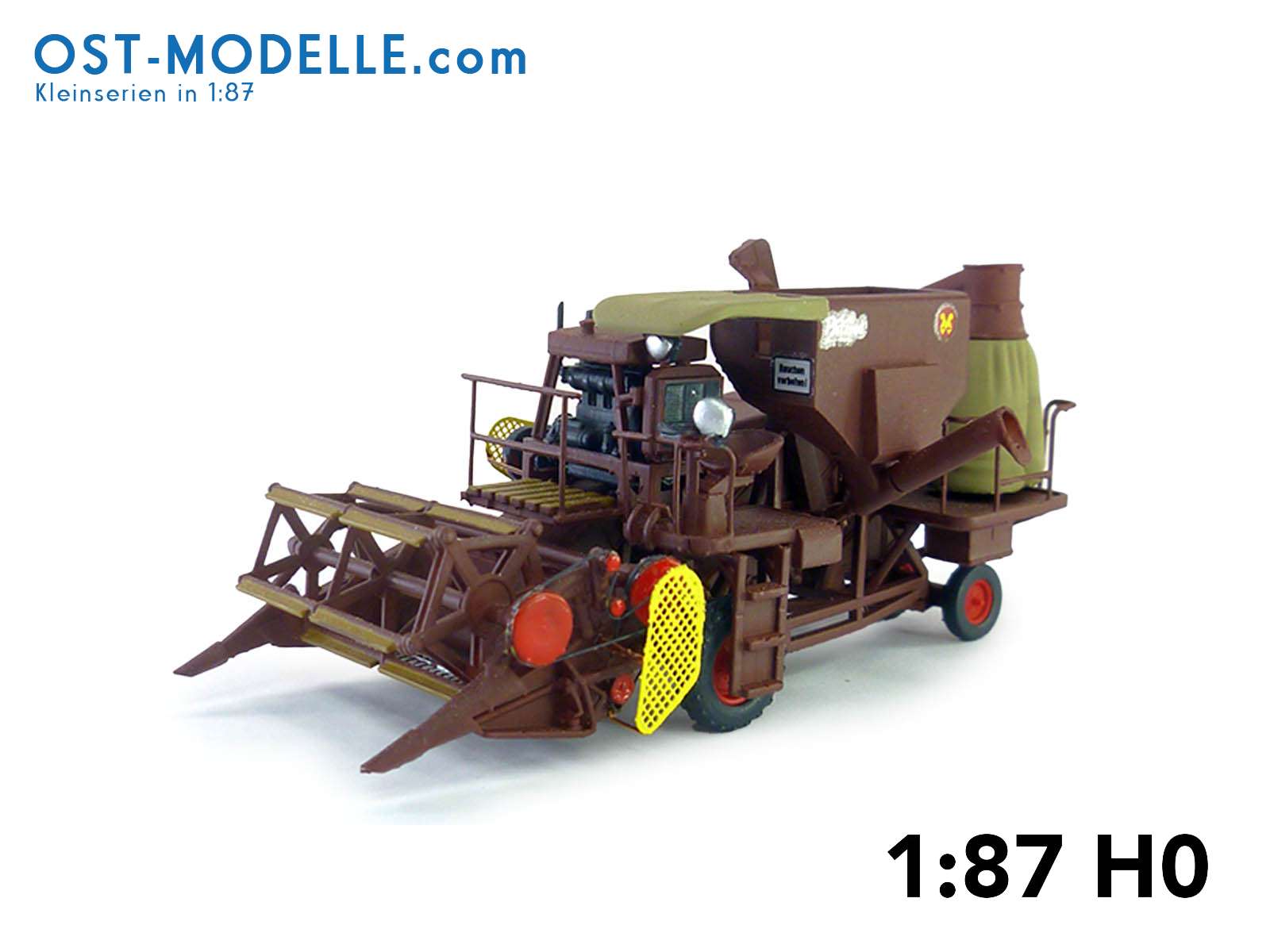 Maehdrescher E175 mit Spreusack rotbraun